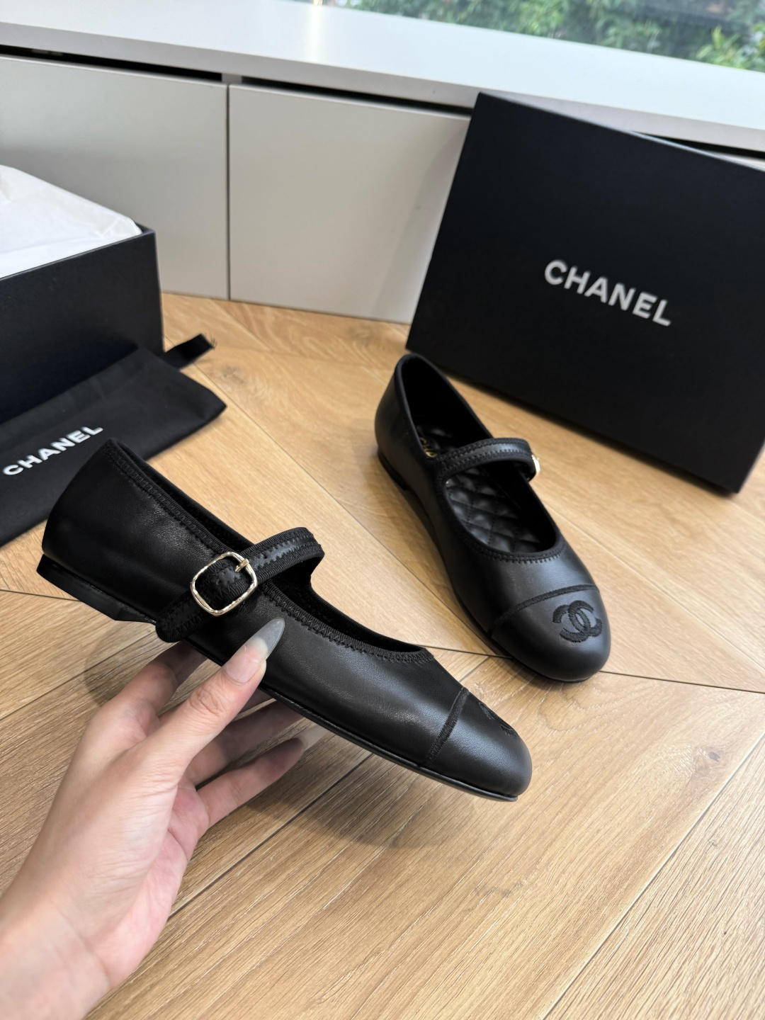 G988😀CHANEL* 香奈儿小香2026专柜同步新款单鞋 极简设计 超好搭配的日常款、无论高度 质感都无可挑剔。小方 G988😀CHANEL* 香奈儿小香2026专柜同步新款单鞋 极简设计 超好搭配的日常款、无论高度 质感都无可挑剔。小方