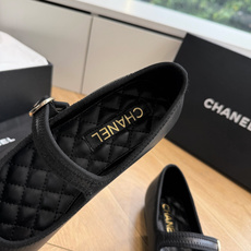 G988😀CHANEL* 香奈儿小香2026专柜同步新款单鞋 极简设计 超好搭配的日常款、无论高度 质感都无可挑剔。小方 G988😀CHANEL* 香奈儿小香2026专柜同步新款单鞋 极简设计 超好搭配的日常款、无论高度 质感都无可挑剔。小方