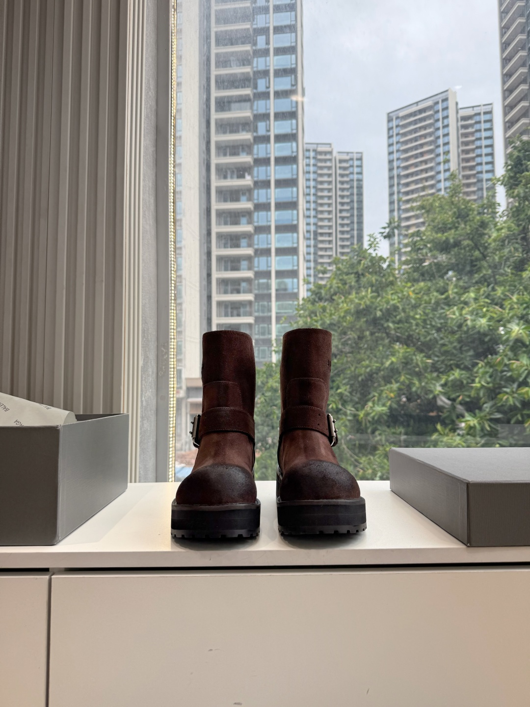 G261代购级别Balenciaga巴黎世家毒液Veno短筒靴 请认准高版本 这款靴子在设计上独具匠心 以绑带与皮带元 G261代购级别Balenciaga巴黎世家毒液Veno短筒靴 请认准高版本 这款靴子在设计上独具匠心 以绑带与皮带元
