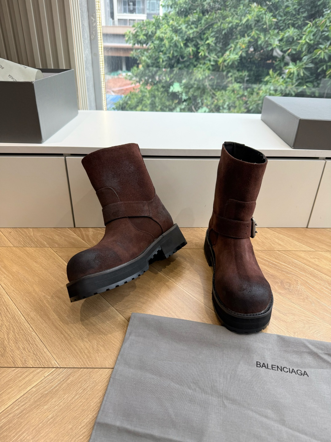 G261代购级别Balenciaga巴黎世家毒液Veno短筒靴  请认准高版本 这款靴子在设计上独具匠心 以绑带与皮带元