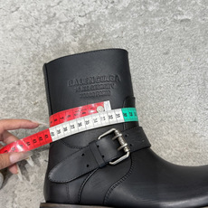 G261代购级别Balenciaga巴黎世家毒液Veno短筒靴 请认准高版本 这款靴子在设计上独具匠心 以绑带与皮带元 G261代购级别Balenciaga巴黎世家毒液Veno短筒靴 请认准高版本 这款靴子在设计上独具匠心 以绑带与皮带元