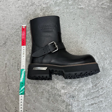 G261代购级别Balenciaga巴黎世家毒液Veno短筒靴 请认准高版本 这款靴子在设计上独具匠心 以绑带与皮带元 G261代购级别Balenciaga巴黎世家毒液Veno短筒靴 请认准高版本 这款靴子在设计上独具匠心 以绑带与皮带元
