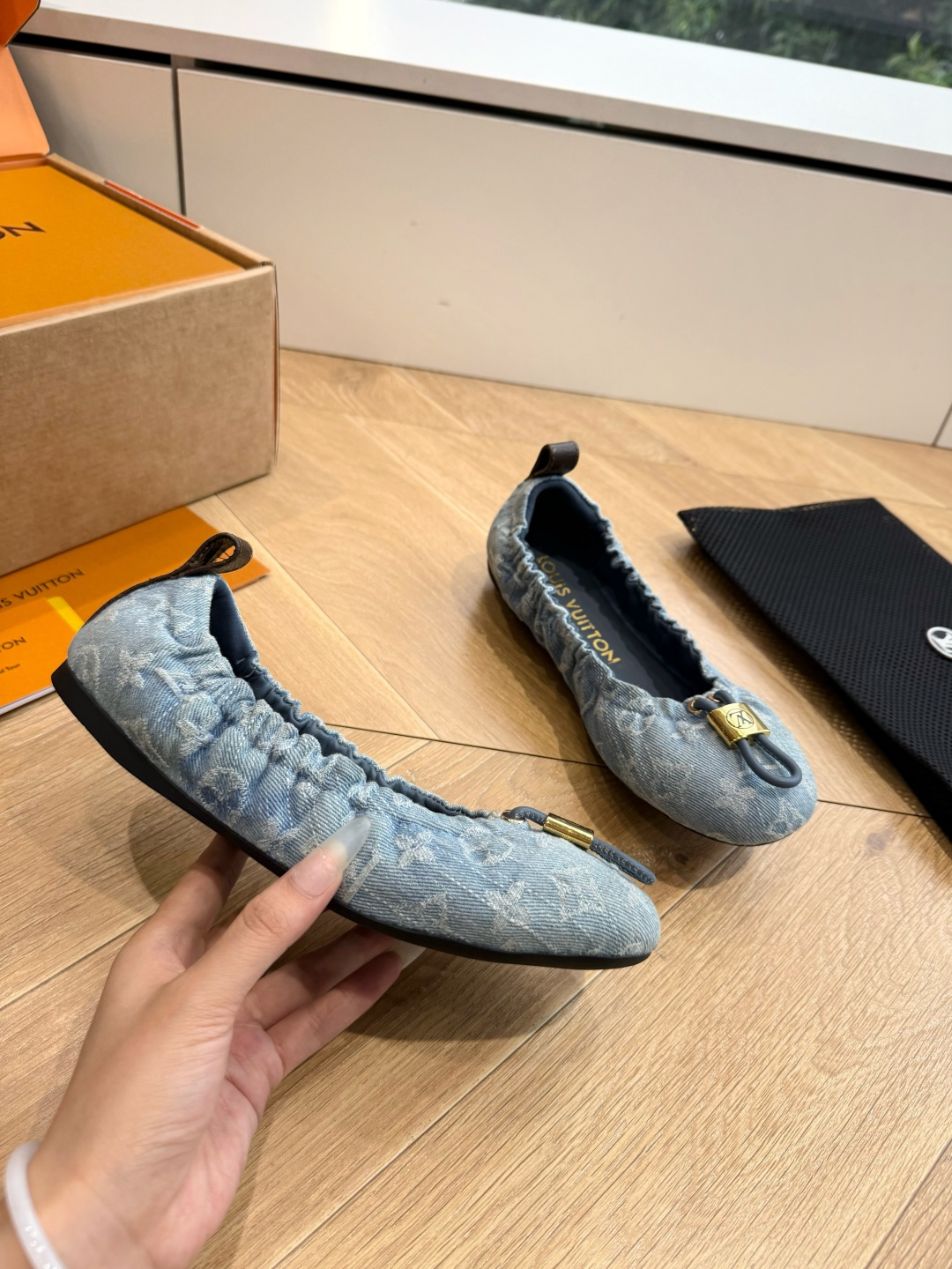 G2231代购级别飞机盒版本LV路易威登NOLITA 平底芭蕾鞋‼️ 本款 Nolita 平底芭蕾鞋取材 Monogr G2231代购级别飞机盒版本LV路易威登NOLITA 平底芭蕾鞋‼️ 本款 Nolita 平底芭蕾鞋取材 Monogr