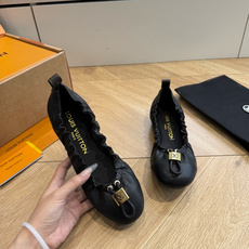 G2231代购级别飞机盒版本LV路易威登NOLITA 平底芭蕾鞋‼️ 本款 Nolita 平底芭蕾鞋取材 Monogr G2231代购级别飞机盒版本LV路易威登NOLITA 平底芭蕾鞋‼️ 本款 Nolita 平底芭蕾鞋取材 Monogr