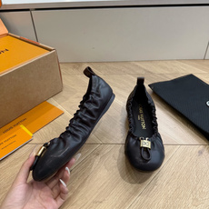 G2231代购级别飞机盒版本LV路易威登NOLITA 平底芭蕾鞋‼️ 本款 Nolita 平底芭蕾鞋取材 Monogr G2231代购级别飞机盒版本LV路易威登NOLITA 平底芭蕾鞋‼️ 本款 Nolita 平底芭蕾鞋取材 Monogr