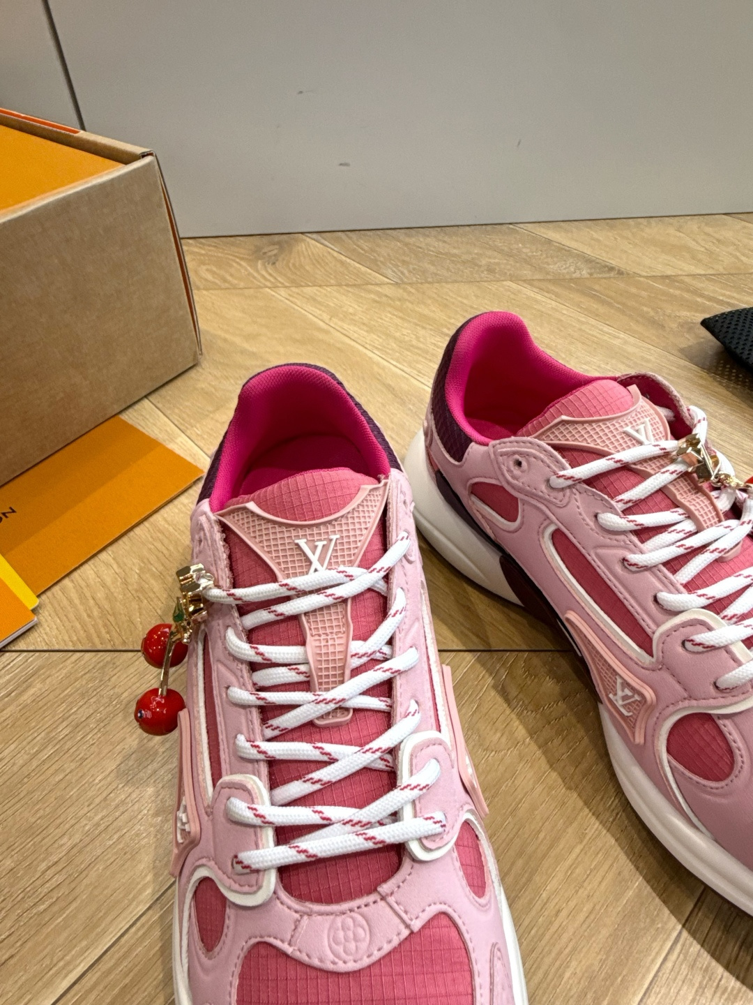 配饰60😀G2231-Louis Vuiton 路易威登 新款 LV Trainer系列板鞋篮球鞋 ‼️ 本款 LV 配饰60😀G2231-Louis Vuiton 路易威登 新款 LV Trainer系列板鞋篮球鞋 ‼️ 本款 LV
