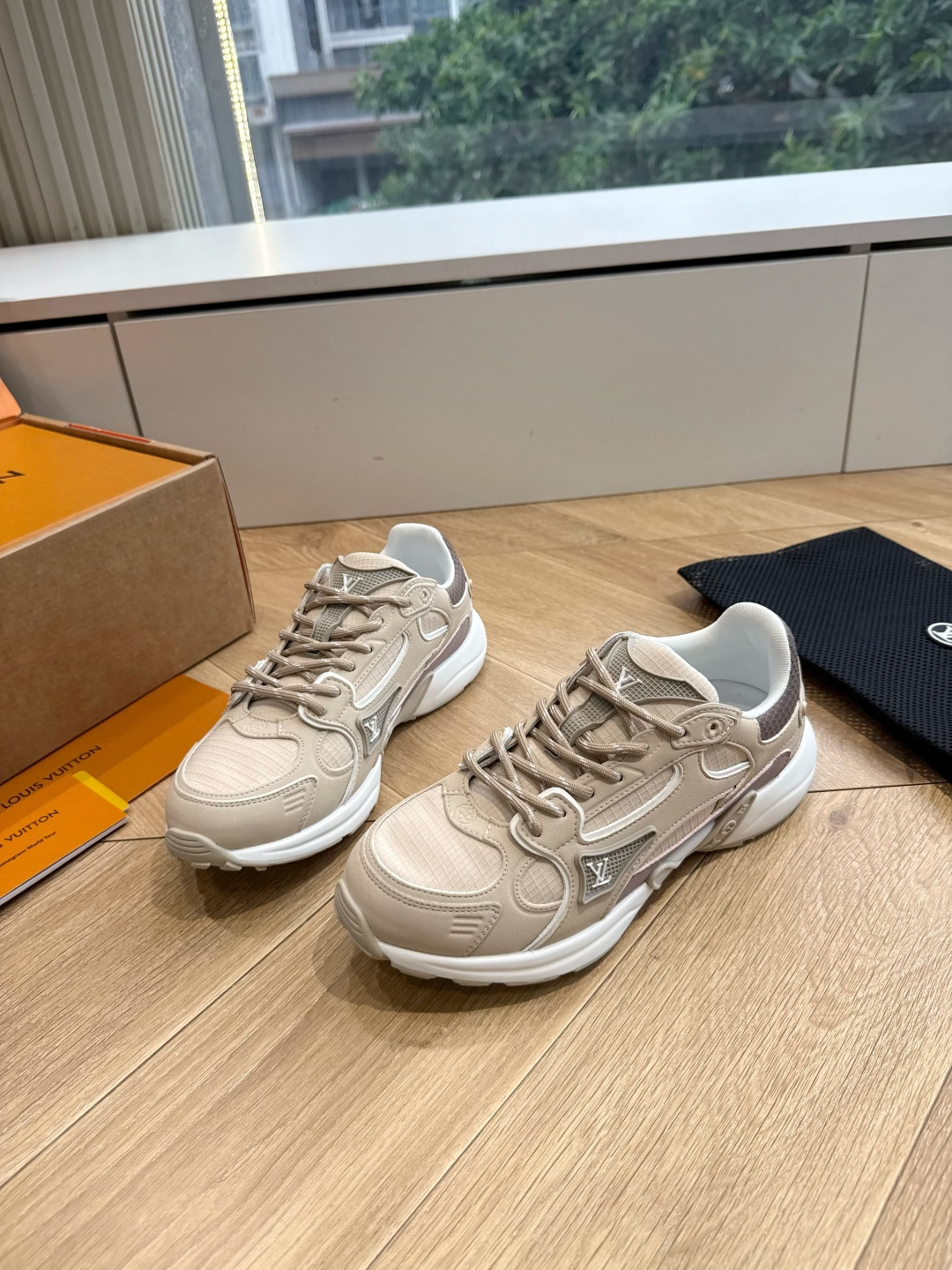 配饰60😀G2231-Louis Vuiton 路易威登 新款 LV Trainer系列板鞋篮球鞋 ‼️ 本款 LV 配饰60😀G2231-Louis Vuiton 路易威登 新款 LV Trainer系列板鞋篮球鞋 ‼️ 本款 LV