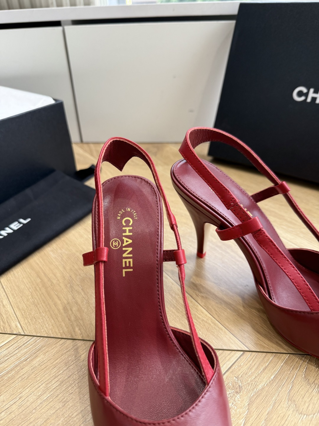G238😀CHANEL* 香奈儿小香2026专柜同步新款高跟鞋单鞋凉鞋 极简设计 超好搭配的日常款、无论高度 质感都无可 G238😀CHANEL* 香奈儿小香2026专柜同步新款高跟鞋单鞋凉鞋 极简设计 超好搭配的日常款、无论高度 质感都无可