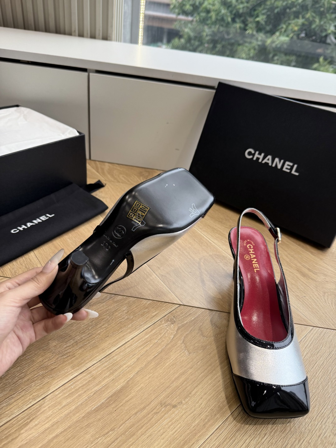 G238😀CHANEL* 香奈儿小香2026专柜同步新款高跟鞋单鞋凉鞋 极简设计 超好搭配的日常款、无论高度 质感都无可 G238😀CHANEL* 香奈儿小香2026专柜同步新款高跟鞋单鞋凉鞋 极简设计 超好搭配的日常款、无论高度 质感都无可