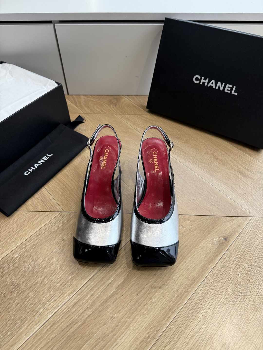 G238😀CHANEL* 香奈儿小香2026专柜同步新款高跟鞋单鞋凉鞋 极简设计 超好搭配的日常款、无论高度 质感都无可 G238😀CHANEL* 香奈儿小香2026专柜同步新款高跟鞋单鞋凉鞋 极简设计 超好搭配的日常款、无论高度 质感都无可