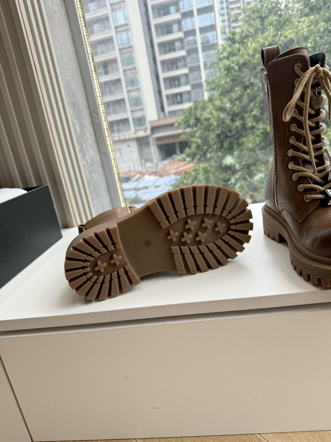 G029对版代购级别Balenciaga巴黎世家毒液Venom英伦复古切尔西短靴  请认准高版本 这款靴子在设计上独具匠