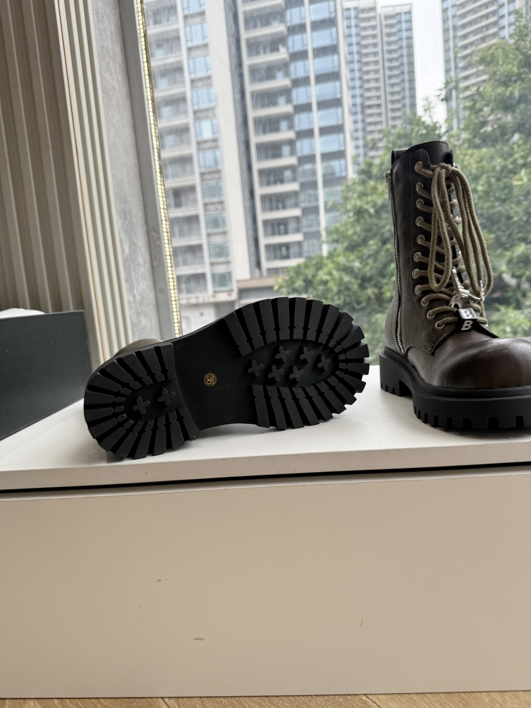 G029对版代购级别Balenciaga巴黎世家毒液Venom英伦复古切尔西短靴  请认准高版本 这款靴子在设计上独具匠
