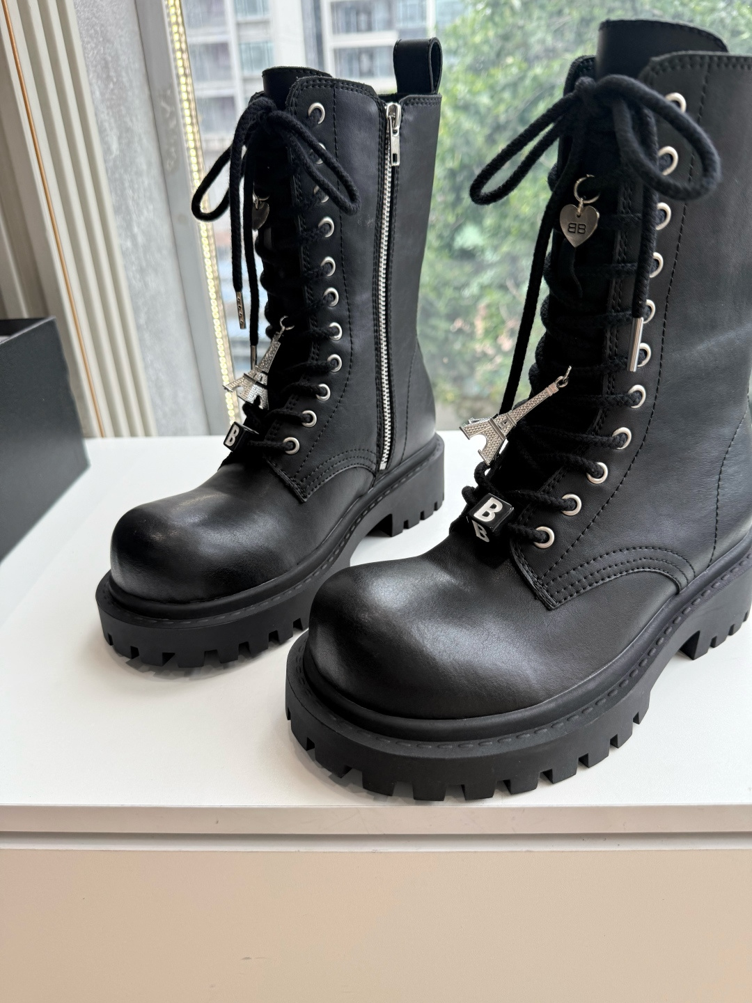 G029对版代购级别Balenciaga巴黎世家毒液Venom英伦复古切尔西短靴  请认准高版本 这款靴子在设计上独具匠