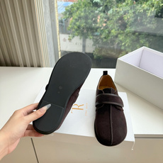 G679代购级别the roe单鞋一定要收了它 有一丢高级又简约的感觉其实除了好看以外它的舒适度真的是好穿到舍不得脱下来 G679代购级别the roe单鞋一定要收了它 有一丢高级又简约的感觉其实除了好看以外它的舒适度真的是好穿到舍不得脱下来