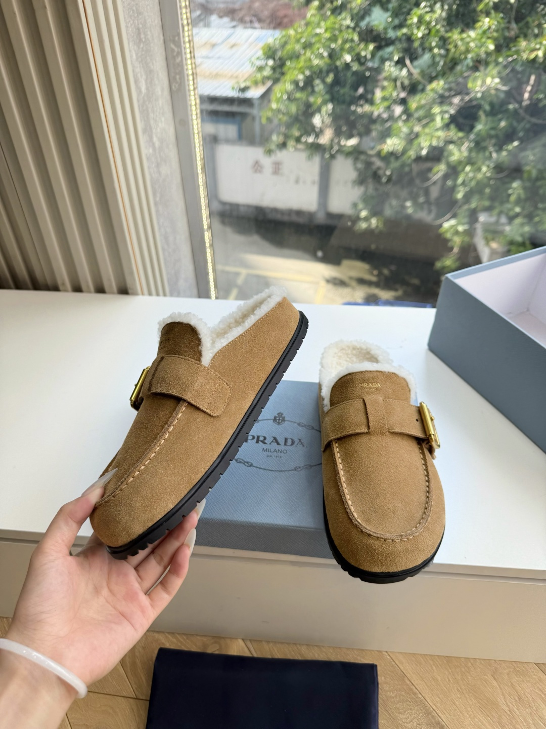 G021所见即所得代购级别市面最高版本 PRADA 普拉达新款△三角标一脚蹬羊毛鞋，厚底靴 雪地靴 双色擦色牛绒真羊羔毛