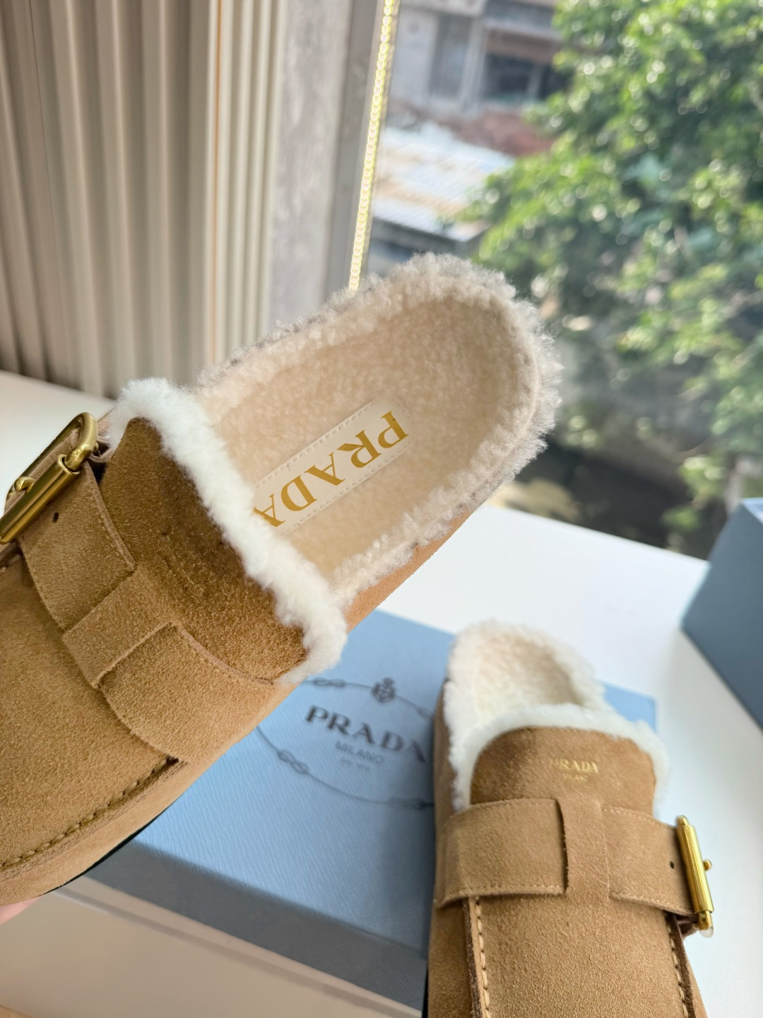 G021所见即所得代购级别市面最高版本 PRADA 普拉达新款△三角标一脚蹬羊毛鞋，厚底靴 雪地靴 双色擦色牛绒真羊羔毛