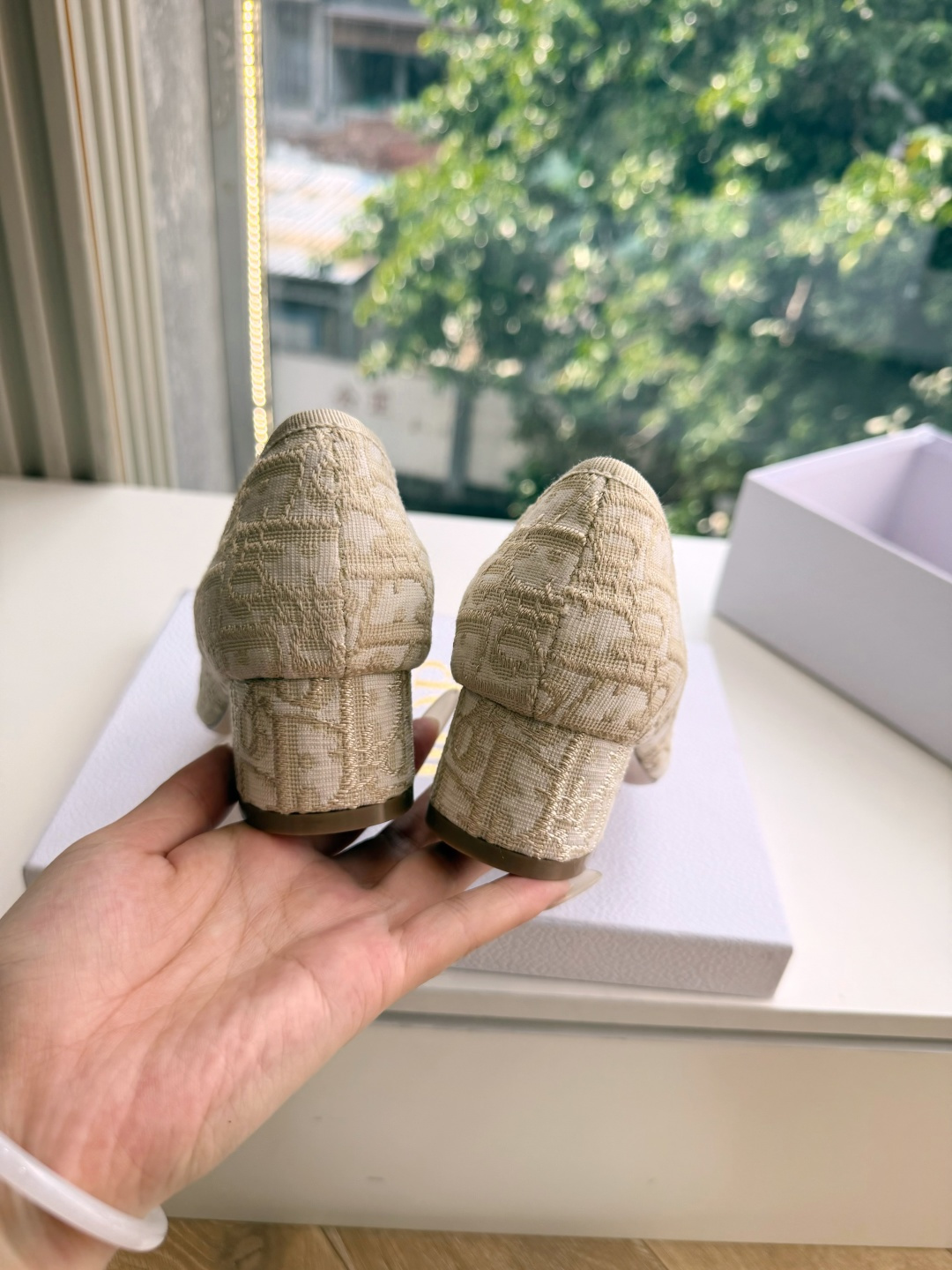 代购级G678𝐃𝐢𝐎𝐑 #迪奥新款沙滩刺绣拖鞋一眼就想要的凉鞋单鞋拖鞋简单大方‘低调奢华! 配上醒目的Chanristi 代购级G678𝐃𝐢𝐎𝐑 #迪奥新款沙滩刺绣拖鞋一眼就想要的凉鞋单鞋拖鞋简单大方‘低调奢华! 配上醒目的Chanristi
