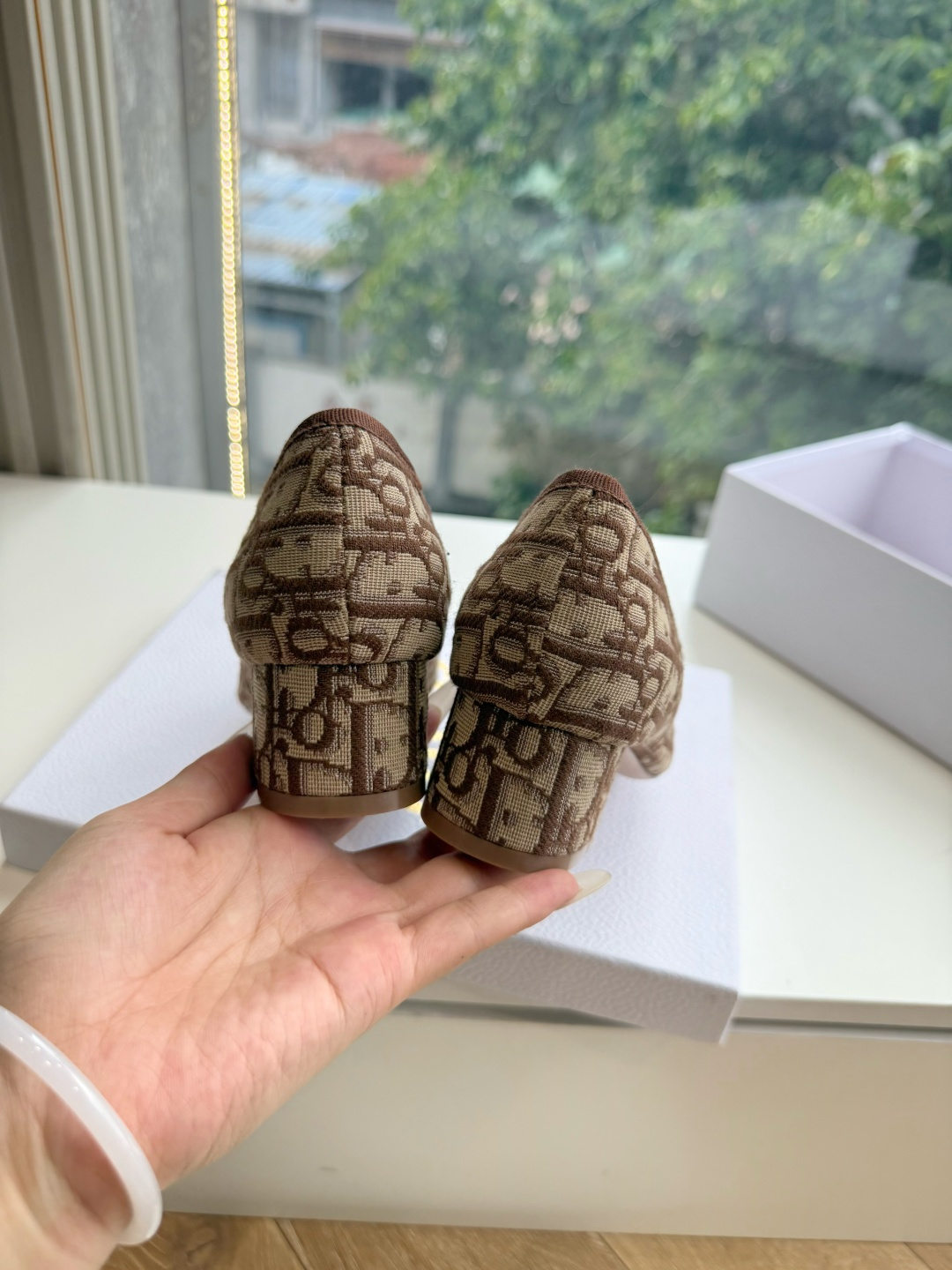 代购级G678𝐃𝐢𝐎𝐑 #迪奥新款沙滩刺绣拖鞋一眼就想要的凉鞋单鞋拖鞋简单大方‘低调奢华! 配上醒目的Chanristi 代购级G678𝐃𝐢𝐎𝐑 #迪奥新款沙滩刺绣拖鞋一眼就想要的凉鞋单鞋拖鞋简单大方‘低调奢华! 配上醒目的Chanristi