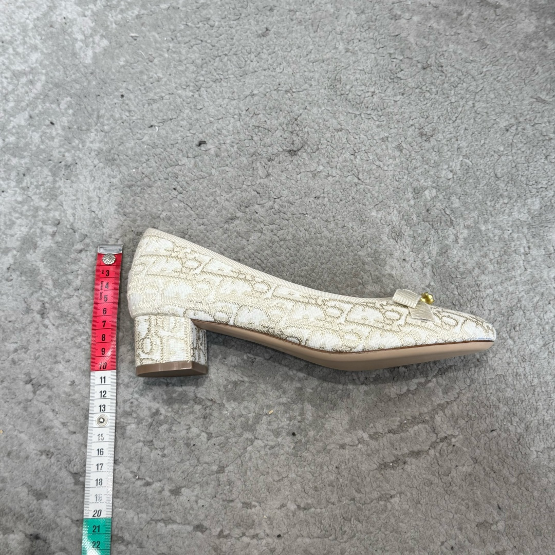 代购级G678𝐃𝐢𝐎𝐑 #迪奥新款沙滩刺绣拖鞋一眼就想要的凉鞋单鞋拖鞋简单大方‘低调奢华! 配上醒目的Chanristi 代购级G678𝐃𝐢𝐎𝐑 #迪奥新款沙滩刺绣拖鞋一眼就想要的凉鞋单鞋拖鞋简单大方‘低调奢华! 配上醒目的Chanristi