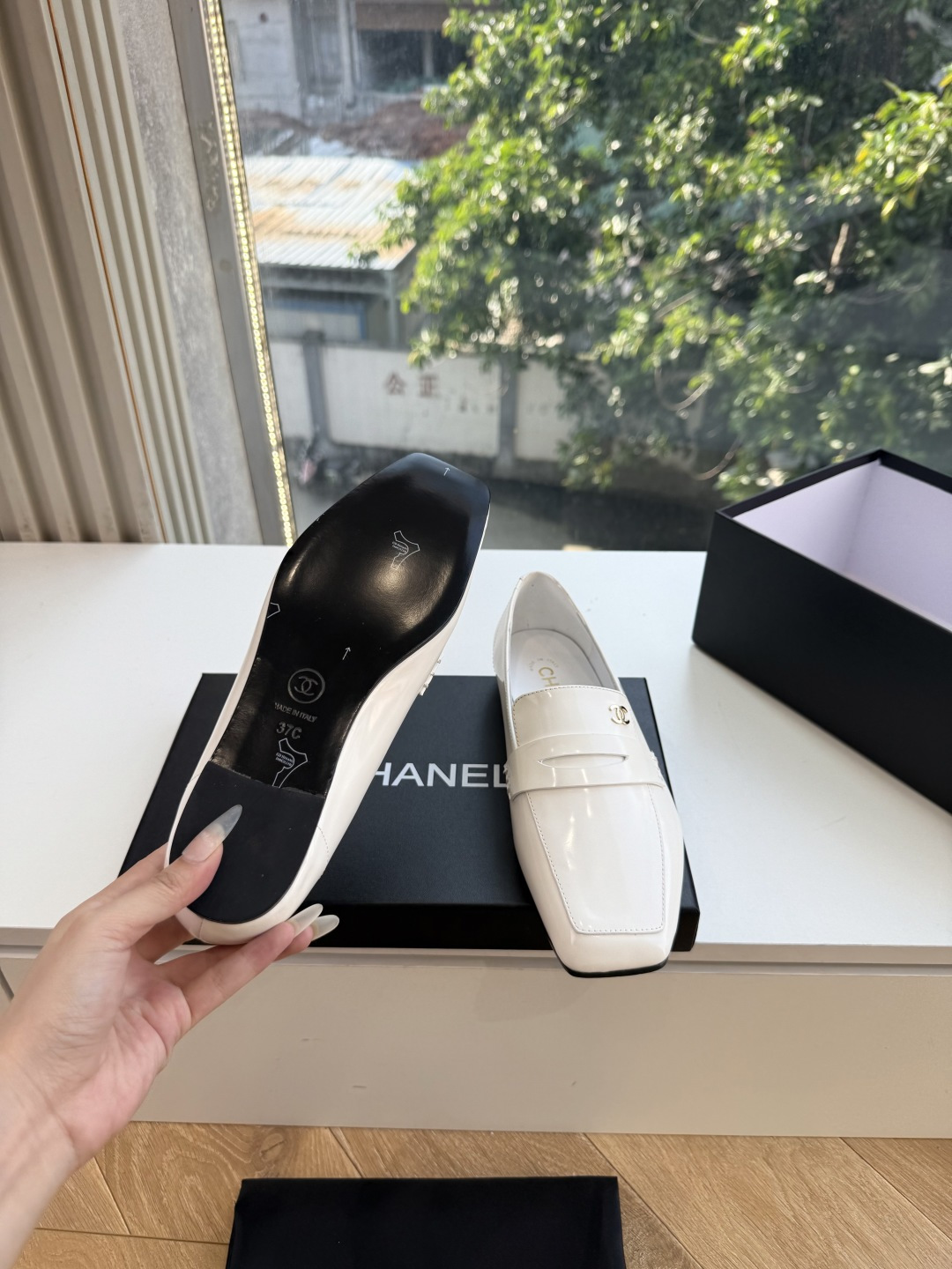 G988带飞机盒Chane*26ss夏季新款玛丽珍单鞋 温柔名媛的氛围感缓缓蔓延，圆润鞋头搭配精巧的小蝴蝶结，撞色双C贴
