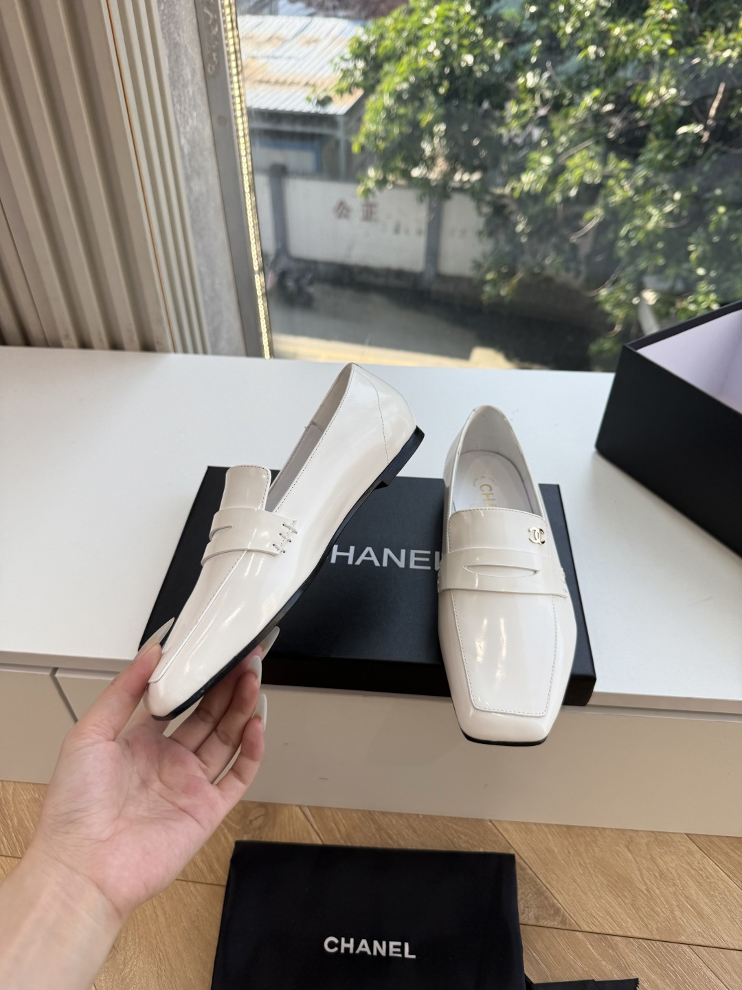 G988带飞机盒Chane*26ss夏季新款玛丽珍单鞋 温柔名媛的氛围感缓缓蔓延，圆润鞋头搭配精巧的小蝴蝶结，撞色双C贴