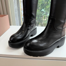 G0286爆款 Miumiu谬谬朋克风秋冬机车造型长靴松弛感限量走秀款一双封神复古骑士靴 🤩怎么穿都好看今夏时髦精最爱 G0286爆款 Miumiu谬谬朋克风秋冬机车造型长靴松弛感限量走秀款一双封神复古骑士靴 🤩怎么穿都好看今夏时髦精最爱