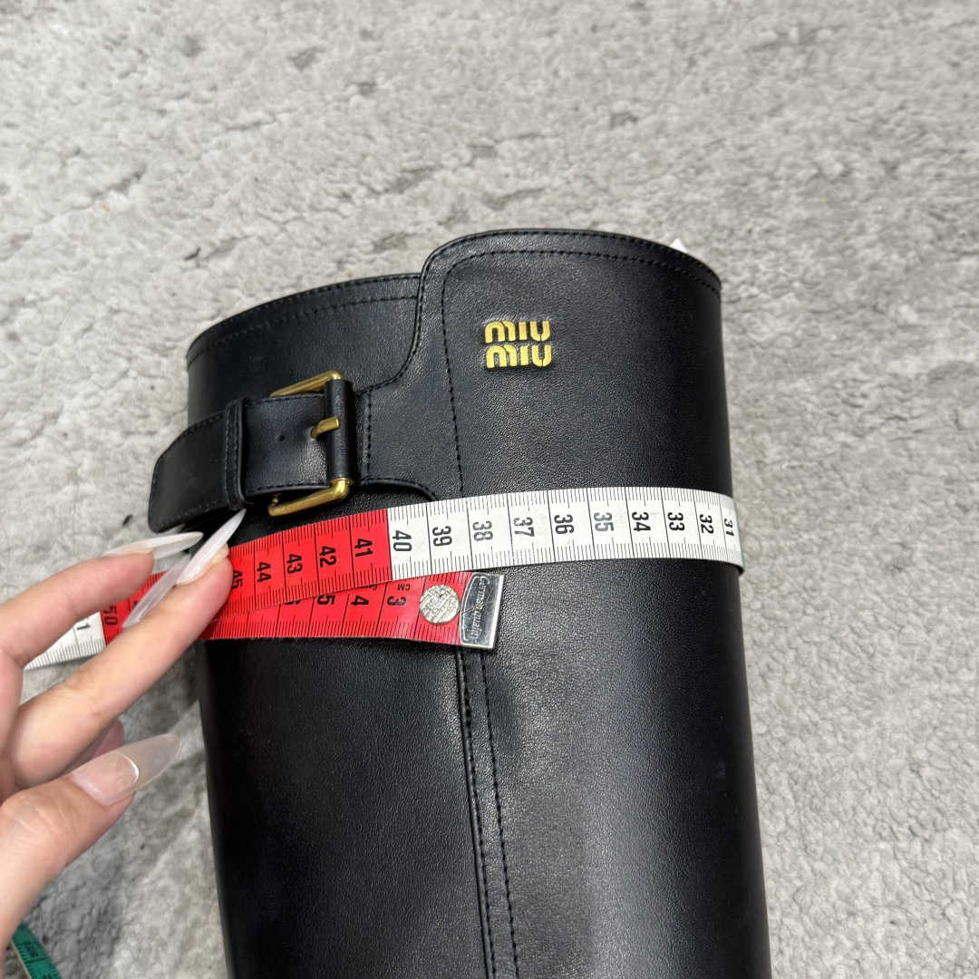 G0286爆款 Miumiu谬谬朋克风秋冬机车造型长靴松弛感限量走秀款一双封神复古骑士靴 🤩怎么穿都好看今夏时髦精最爱 