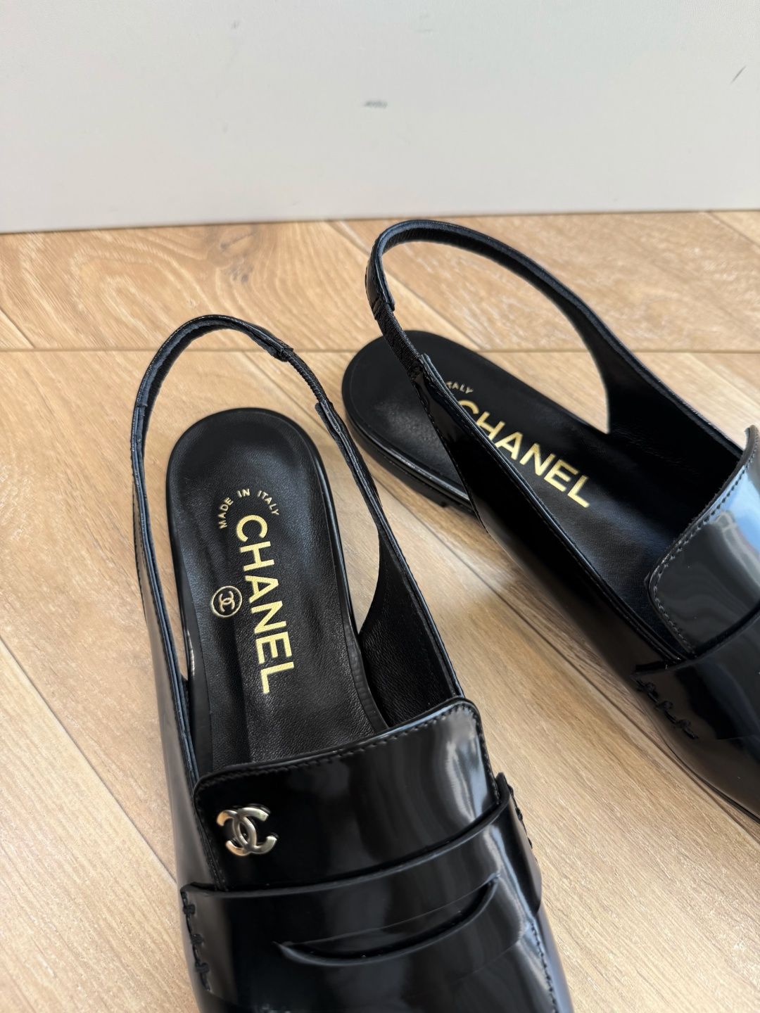 G988😀CHANEL* 香奈儿小香2026专柜同步新款高跟鞋单鞋凉鞋 极简设计 超好搭配的日常款、无论高度 质感都无可 G988😀CHANEL* 香奈儿小香2026专柜同步新款高跟鞋单鞋凉鞋 极简设计 超好搭配的日常款、无论高度 质感都无可