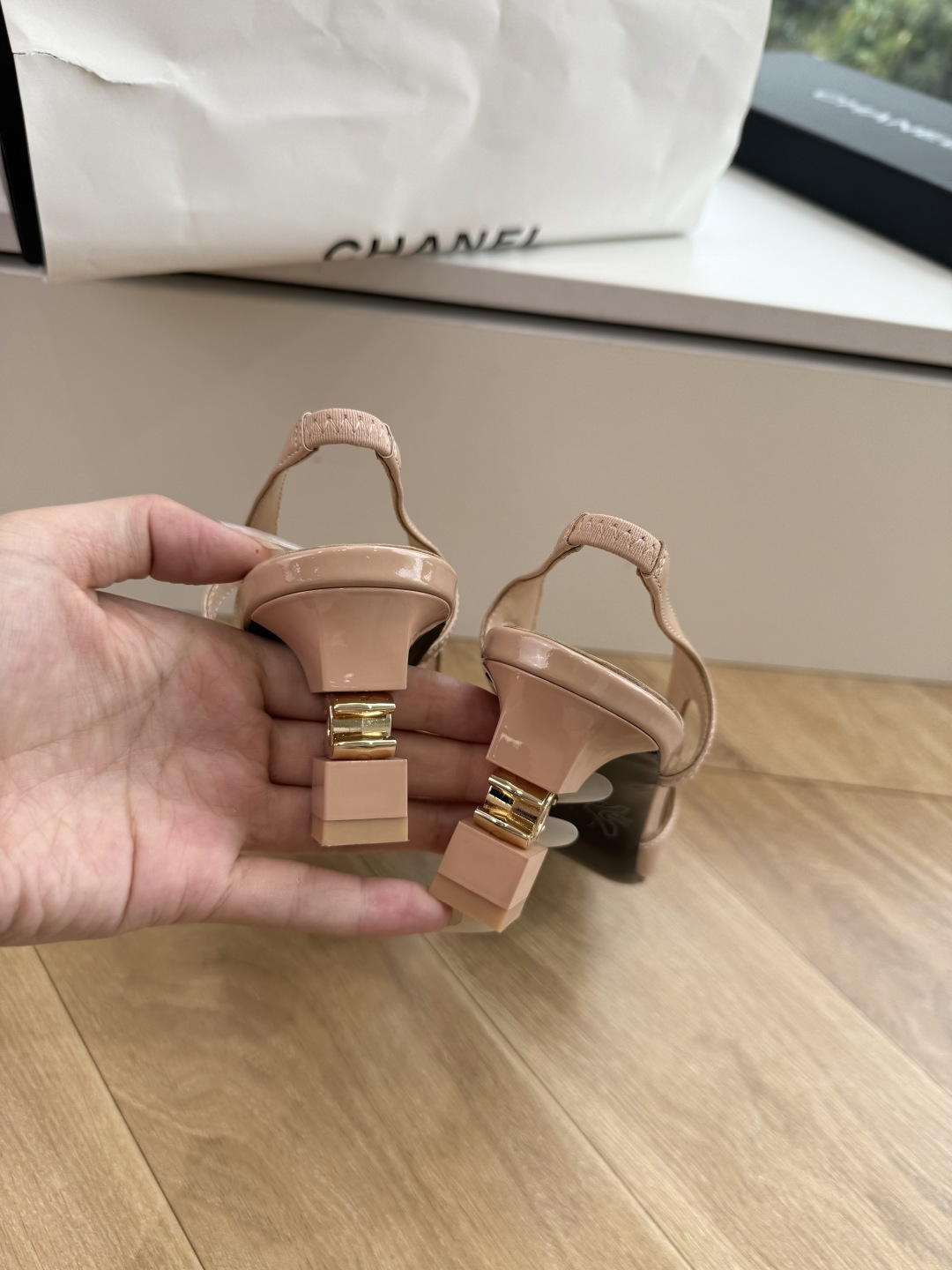 G238😀CHANEL* 香奈儿小香2026专柜同步新款高跟鞋单鞋凉鞋 极简设计 超好搭配的日常款、无论高度 质感都无可 G238😀CHANEL* 香奈儿小香2026专柜同步新款高跟鞋单鞋凉鞋 极简设计 超好搭配的日常款、无论高度 质感都无可