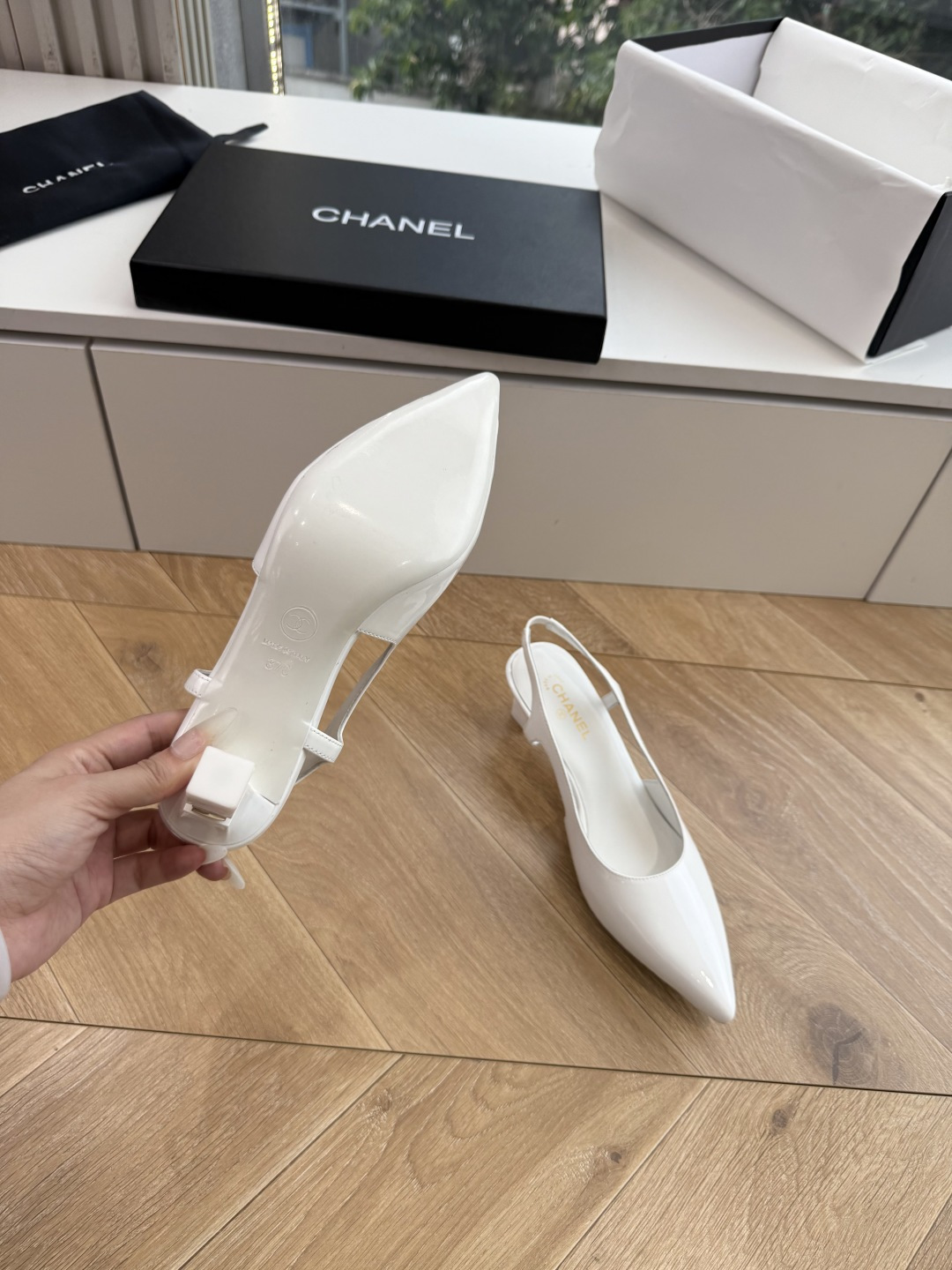 G238😀CHANEL* 香奈儿小香2026专柜同步新款高跟鞋单鞋凉鞋 极简设计 超好搭配的日常款、无论高度 质感都无可 G238😀CHANEL* 香奈儿小香2026专柜同步新款高跟鞋单鞋凉鞋 极简设计 超好搭配的日常款、无论高度 质感都无可