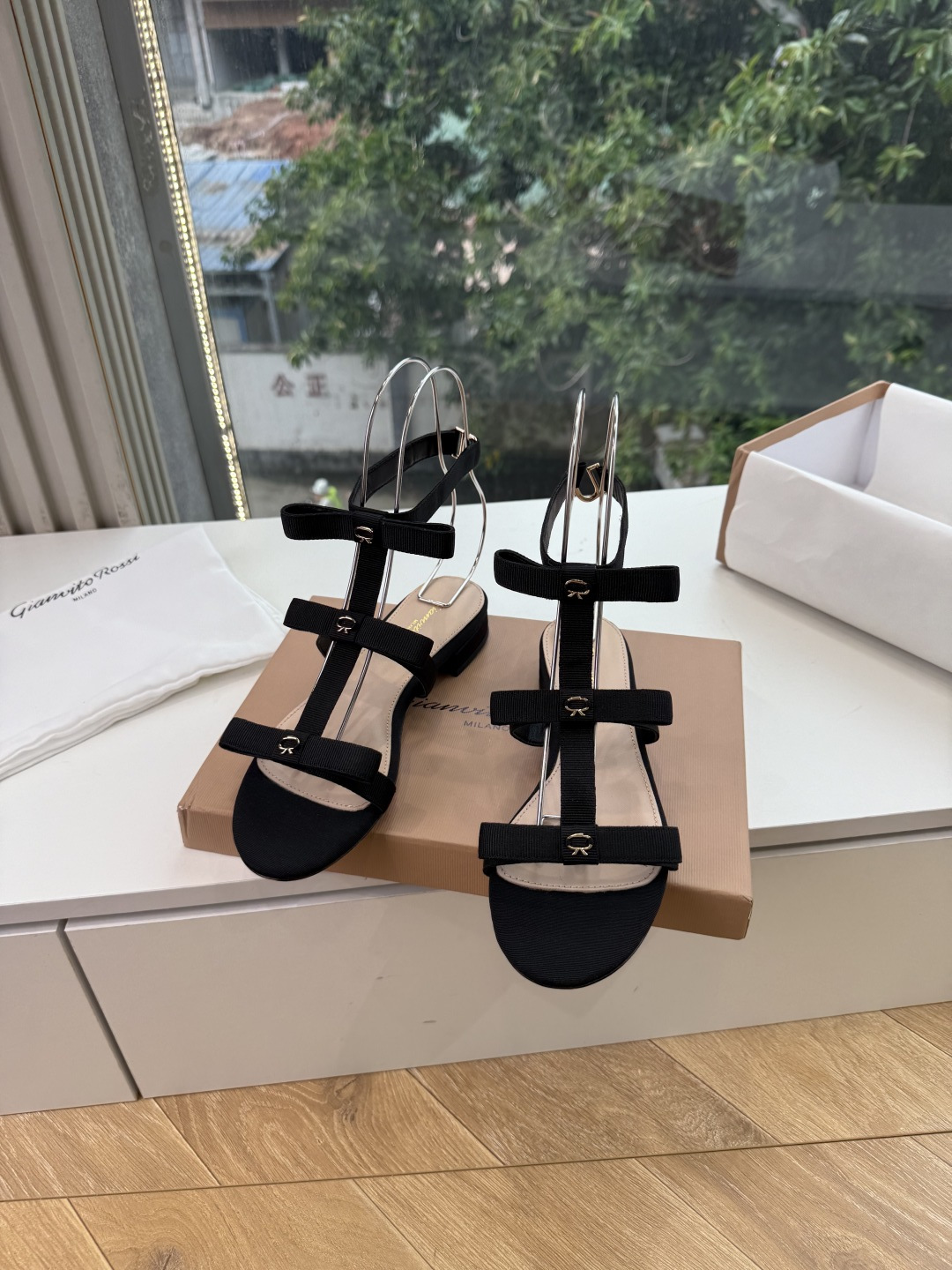 G305😀GianvitoRossi吉安维托罗西拖鞋凉鞋系列经典拖鞋凉鞋 超级百搭的一款单品 面料 :原版材质 内里:选 G305😀GianvitoRossi吉安维托罗西拖鞋凉鞋系列经典拖鞋凉鞋 超级百搭的一款单品 面料 :原版材质 内里:选