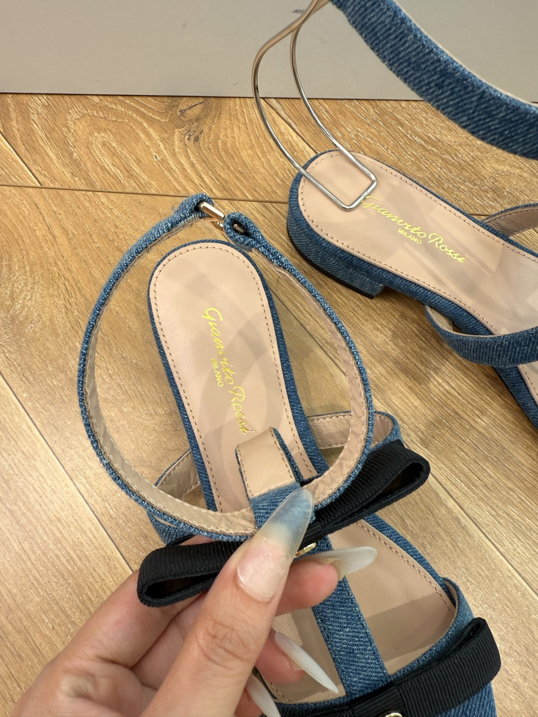 G305😀GianvitoRossi吉安维托罗西拖鞋凉鞋系列经典拖鞋凉鞋 超级百搭的一款单品 面料 :原版材质 内里:选 G305😀GianvitoRossi吉安维托罗西拖鞋凉鞋系列经典拖鞋凉鞋 超级百搭的一款单品 面料 :原版材质 内里:选