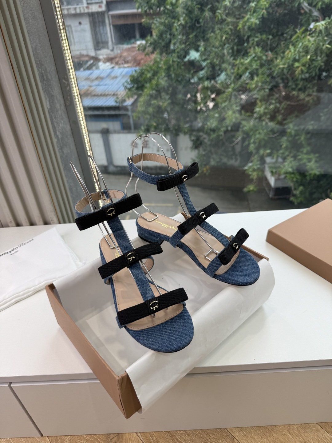 G305😀GianvitoRossi吉安维托罗西拖鞋凉鞋系列经典拖鞋凉鞋 超级百搭的一款单品 面料 :原版材质 内里:选 G305😀GianvitoRossi吉安维托罗西拖鞋凉鞋系列经典拖鞋凉鞋 超级百搭的一款单品 面料 :原版材质 内里:选