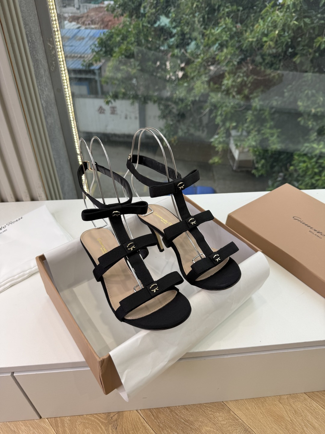 G305😀GianvitoRossi吉安维托罗西拖鞋凉鞋系列经典拖鞋凉鞋 超级百搭的一款单品 面料 ：原版材质 内里：选