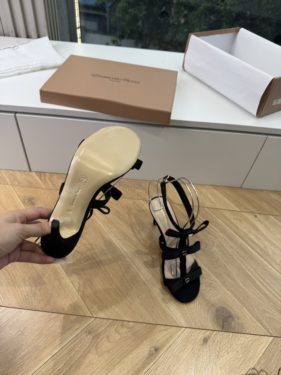 G305😀GianvitoRossi吉安维托罗西拖鞋凉鞋系列经典拖鞋凉鞋 超级百搭的一款单品 面料 ：原版材质 内里：选