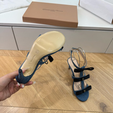 G305😀GianvitoRossi吉安维托罗西拖鞋凉鞋系列经典拖鞋凉鞋 超级百搭的一款单品 面料 :原版材质 内里:选 G305😀GianvitoRossi吉安维托罗西拖鞋凉鞋系列经典拖鞋凉鞋 超级百搭的一款单品 面料 :原版材质 内里:选