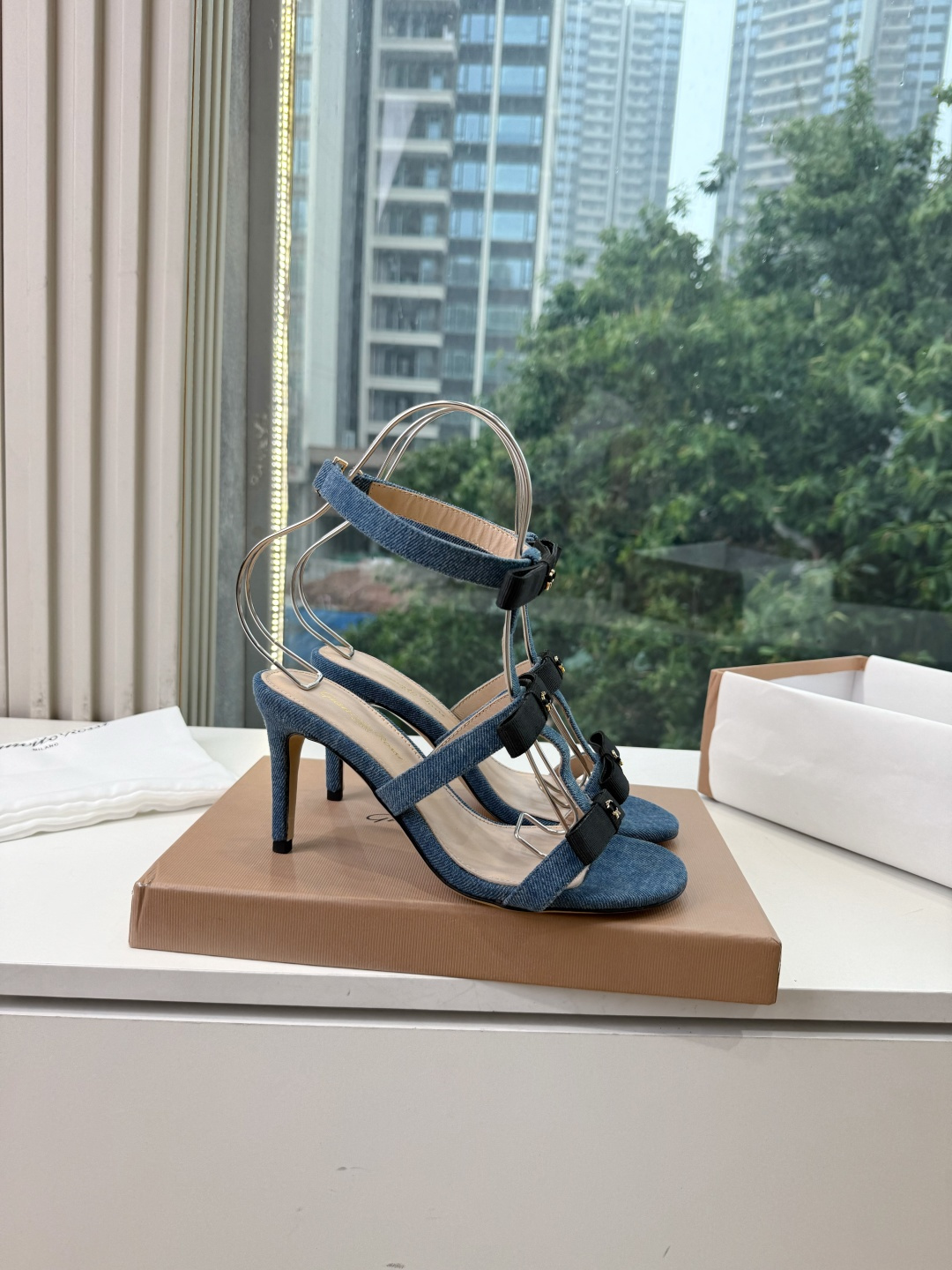 G305😀GianvitoRossi吉安维托罗西拖鞋凉鞋系列经典拖鞋凉鞋 超级百搭的一款单品 面料 :原版材质 内里:选 G305😀GianvitoRossi吉安维托罗西拖鞋凉鞋系列经典拖鞋凉鞋 超级百搭的一款单品 面料 :原版材质 内里:选