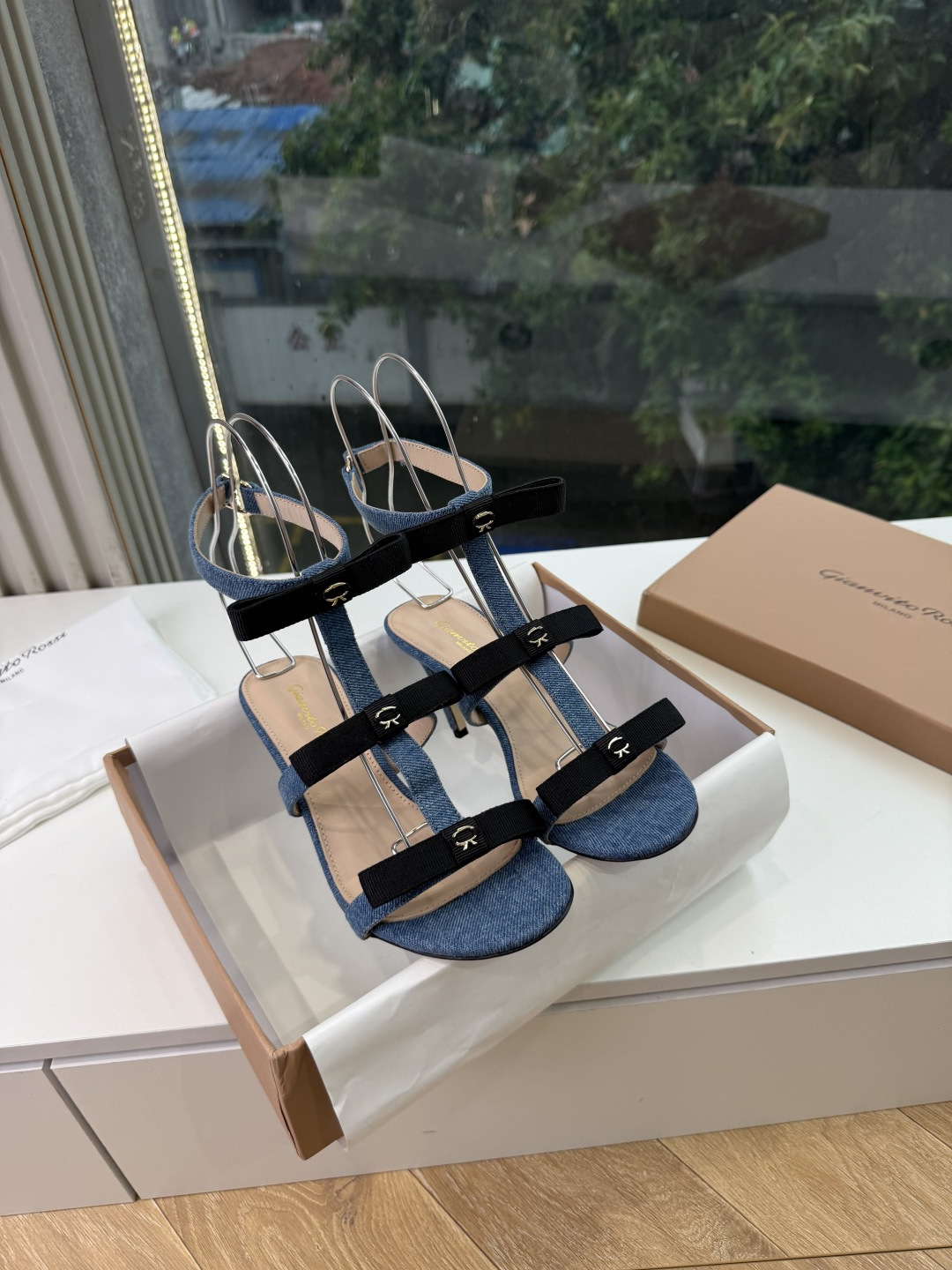 G305😀GianvitoRossi吉安维托罗西拖鞋凉鞋系列经典拖鞋凉鞋 超级百搭的一款单品 面料 :原版材质 内里:选 G305😀GianvitoRossi吉安维托罗西拖鞋凉鞋系列经典拖鞋凉鞋 超级百搭的一款单品 面料 :原版材质 内里:选