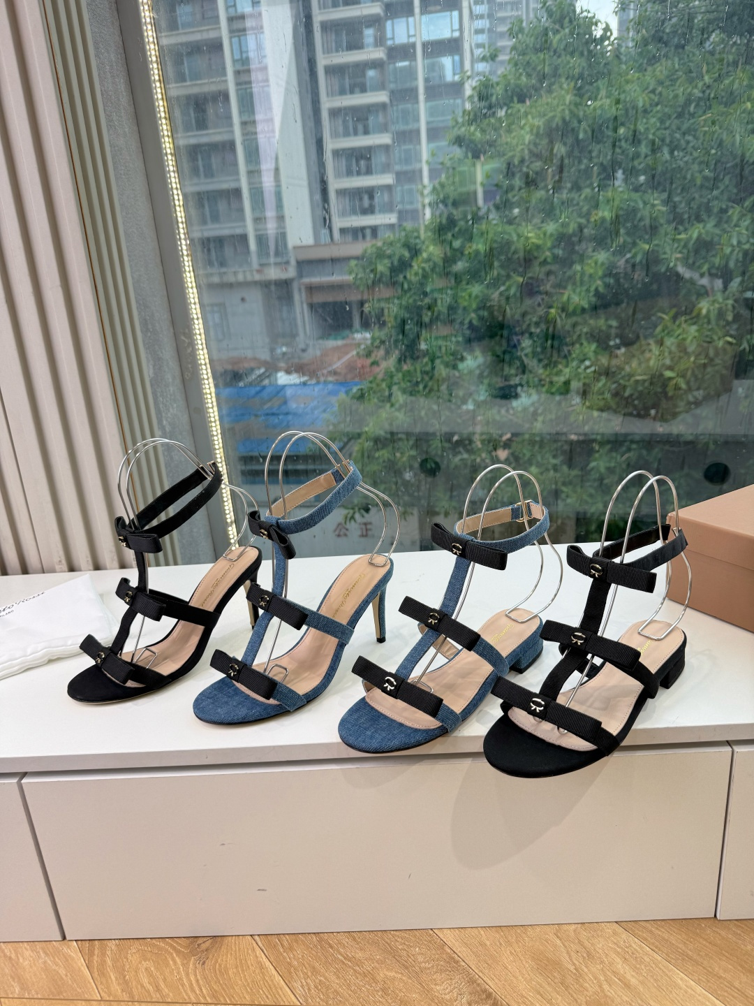 G305😀GianvitoRossi吉安维托罗西拖鞋凉鞋系列经典拖鞋凉鞋 超级百搭的一款单品 面料 ：原版材质 内里：选