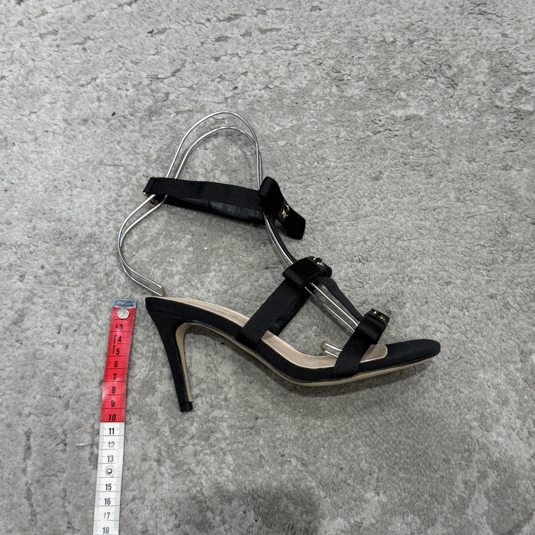 G305😀GianvitoRossi吉安维托罗西拖鞋凉鞋系列经典拖鞋凉鞋 超级百搭的一款单品 面料 :原版材质 内里:选 G305😀GianvitoRossi吉安维托罗西拖鞋凉鞋系列经典拖鞋凉鞋 超级百搭的一款单品 面料 :原版材质 内里:选