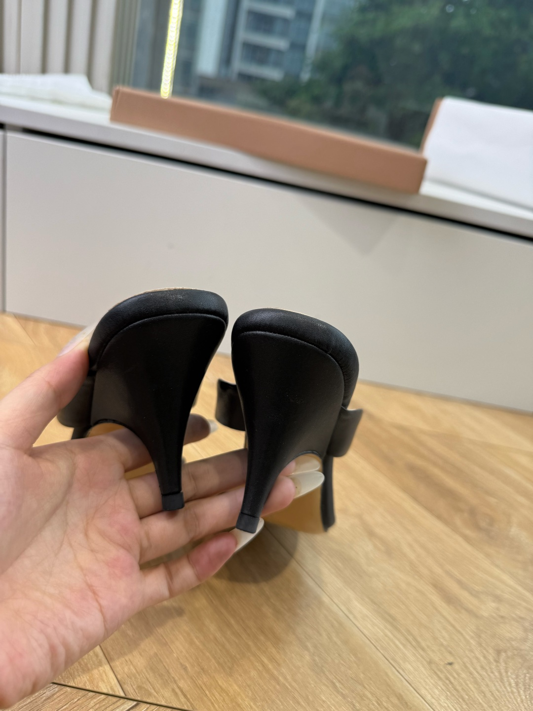 G305😀GianvitoRossi吉安维托罗西拖鞋凉鞋系列经典拖鞋凉鞋 超级百搭的一款单品 面料 :原版材质 内里:选 G305😀GianvitoRossi吉安维托罗西拖鞋凉鞋系列经典拖鞋凉鞋 超级百搭的一款单品 面料 :原版材质 内里:选