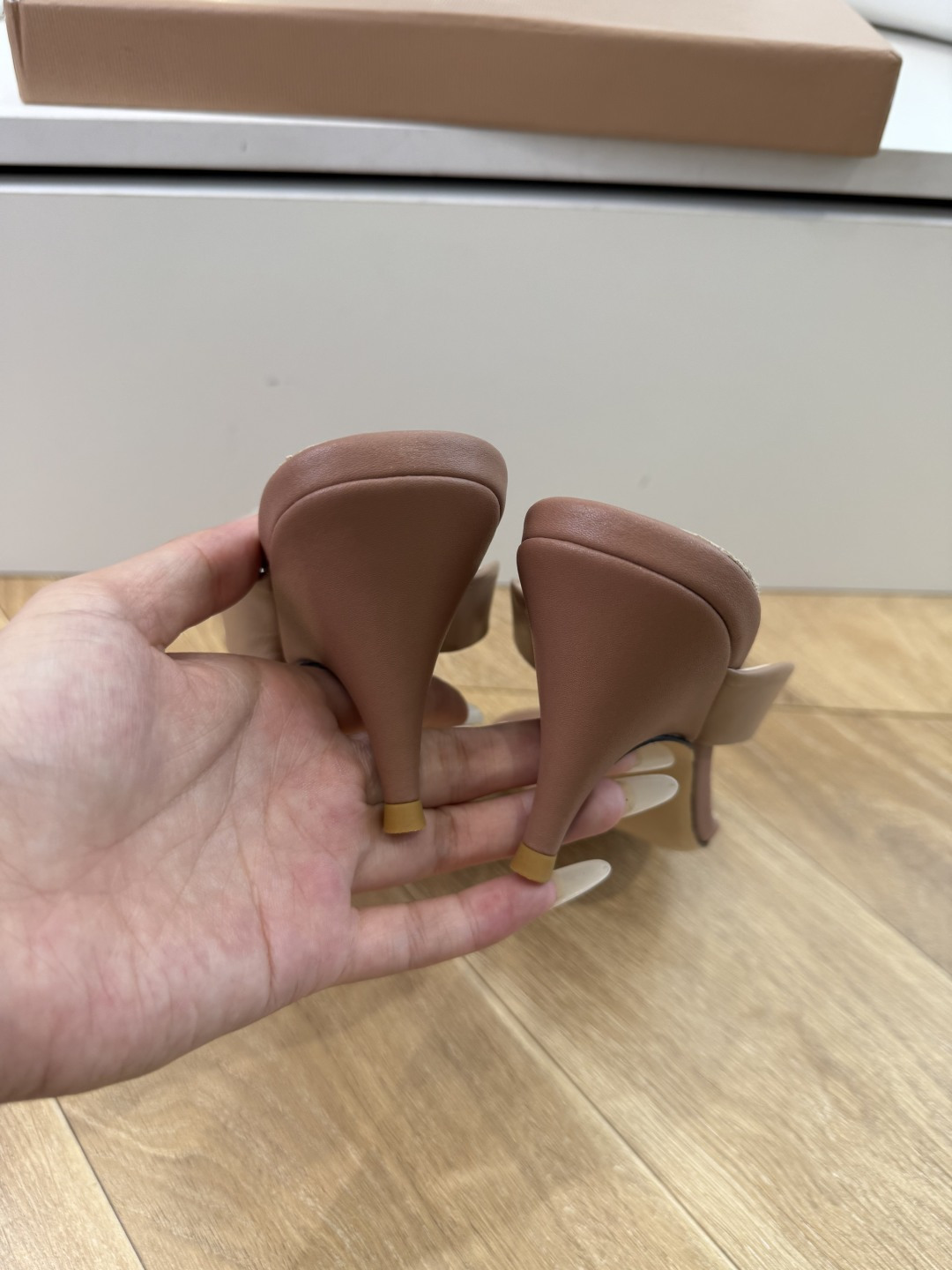 G305😀GianvitoRossi吉安维托罗西拖鞋凉鞋系列经典拖鞋凉鞋 超级百搭的一款单品 面料 ：原版材质 内里：选