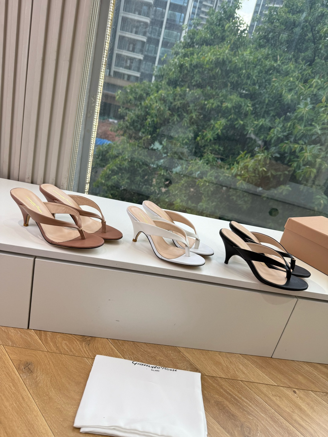 G305😀GianvitoRossi吉安维托罗西拖鞋凉鞋系列经典拖鞋凉鞋 超级百搭的一款单品 面料 :原版材质 内里:选 G305😀GianvitoRossi吉安维托罗西拖鞋凉鞋系列经典拖鞋凉鞋 超级百搭的一款单品 面料 :原版材质 内里:选