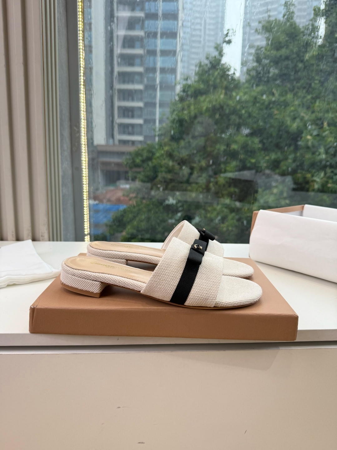 G305😀GianvitoRossi吉安维托罗西拖鞋凉鞋系列经典拖鞋凉鞋 超级百搭的一款单品 面料 :原版材质 内里:选 G305😀GianvitoRossi吉安维托罗西拖鞋凉鞋系列经典拖鞋凉鞋 超级百搭的一款单品 面料 :原版材质 内里:选