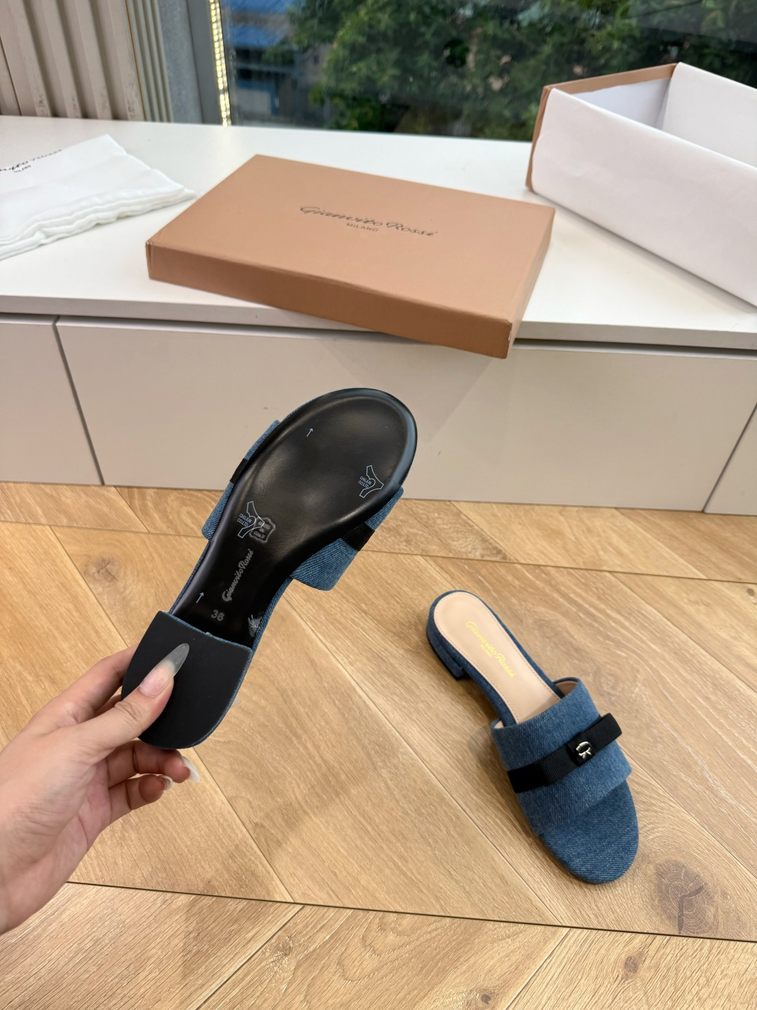 G305😀GianvitoRossi吉安维托罗西拖鞋凉鞋系列经典拖鞋凉鞋 超级百搭的一款单品 面料 ：原版材质 内里：选