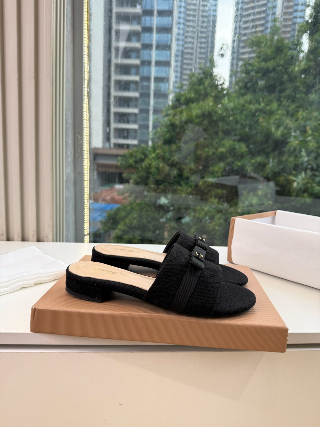 G305😀GianvitoRossi吉安维托罗西拖鞋凉鞋系列经典拖鞋凉鞋 超级百搭的一款单品 面料 :原版材质 内里:选 G305😀GianvitoRossi吉安维托罗西拖鞋凉鞋系列经典拖鞋凉鞋 超级百搭的一款单品 面料 :原版材质 内里:选