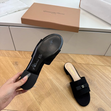 G305😀GianvitoRossi吉安维托罗西拖鞋凉鞋系列经典拖鞋凉鞋 超级百搭的一款单品 面料 :原版材质 内里:选 G305😀GianvitoRossi吉安维托罗西拖鞋凉鞋系列经典拖鞋凉鞋 超级百搭的一款单品 面料 :原版材质 内里:选