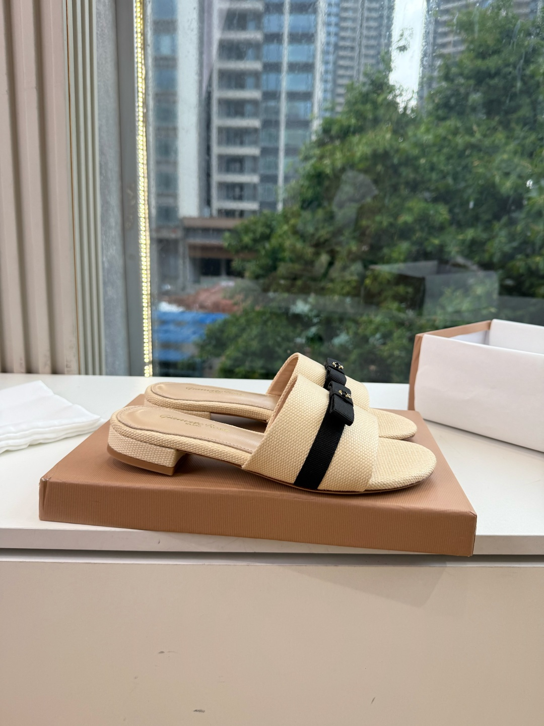 G305😀GianvitoRossi吉安维托罗西拖鞋凉鞋系列经典拖鞋凉鞋 超级百搭的一款单品 面料 ：原版材质 内里：选