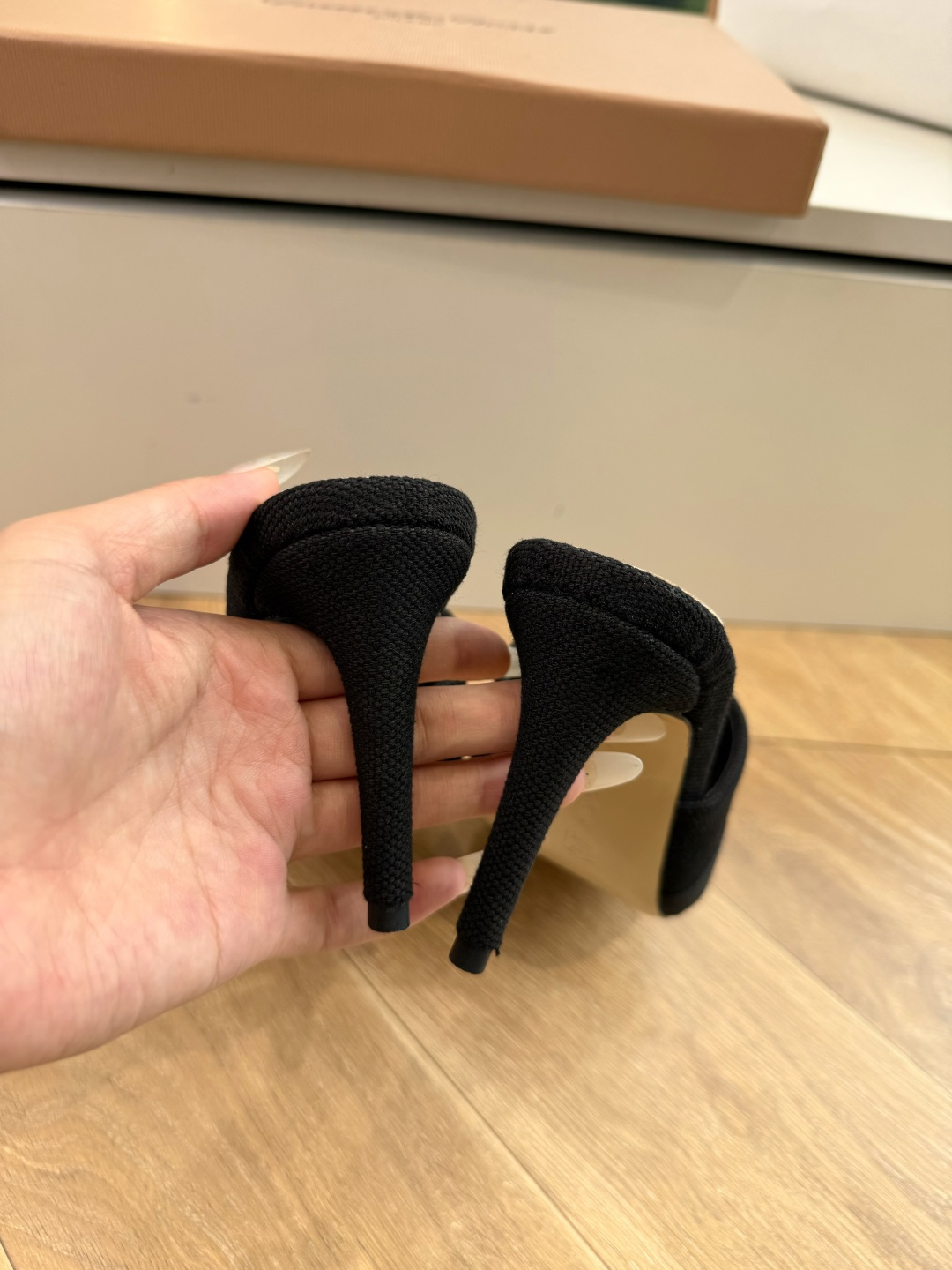 G305😀GianvitoRossi吉安维托罗西拖鞋凉鞋系列经典拖鞋凉鞋 超级百搭的一款单品 面料 :原版材质 内里:选 G305😀GianvitoRossi吉安维托罗西拖鞋凉鞋系列经典拖鞋凉鞋 超级百搭的一款单品 面料 :原版材质 内里:选
