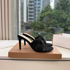 G305😀GianvitoRossi吉安维托罗西拖鞋凉鞋系列经典拖鞋凉鞋 超级百搭的一款单品 面料 :原版材质 内里:选 G305😀GianvitoRossi吉安维托罗西拖鞋凉鞋系列经典拖鞋凉鞋 超级百搭的一款单品 面料 :原版材质 内里:选